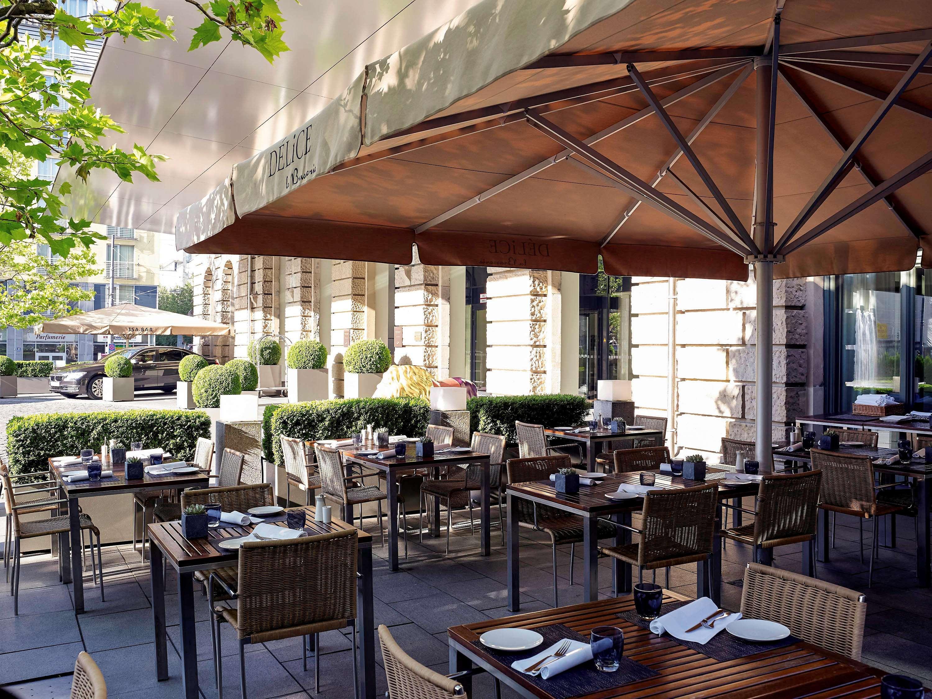 Sofitel Munich Bayerpost Hotel Exterior photo The patio at the restaurant