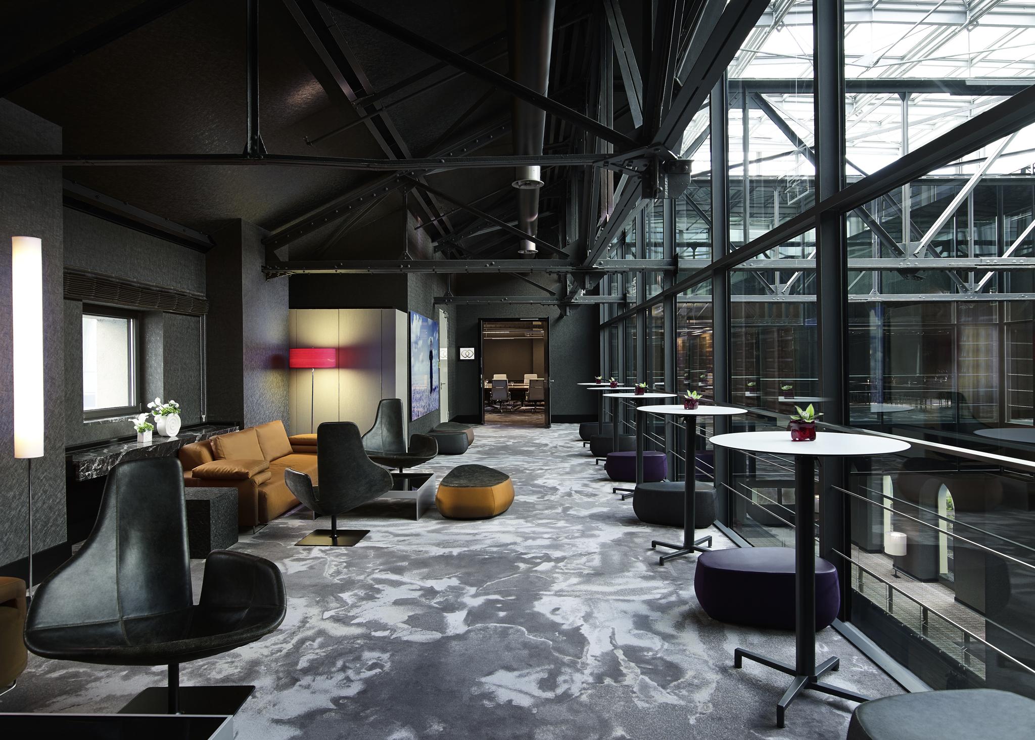 Sofitel Munich Bayerpost Hotel Exterior photo The lounge at the airport
