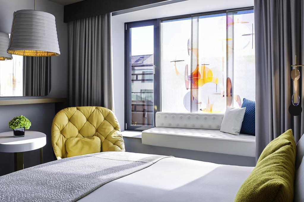 Sofitel Munich Bayerpost Hotel Exterior photo A room at the hotel